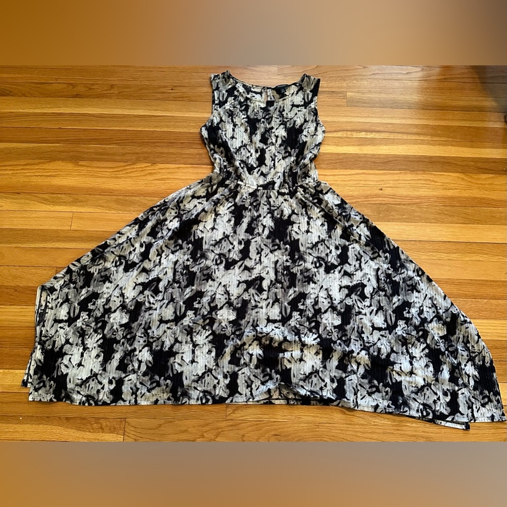 SIMPLY VERA WANG, size PS, black and gray, sleeveless dress.